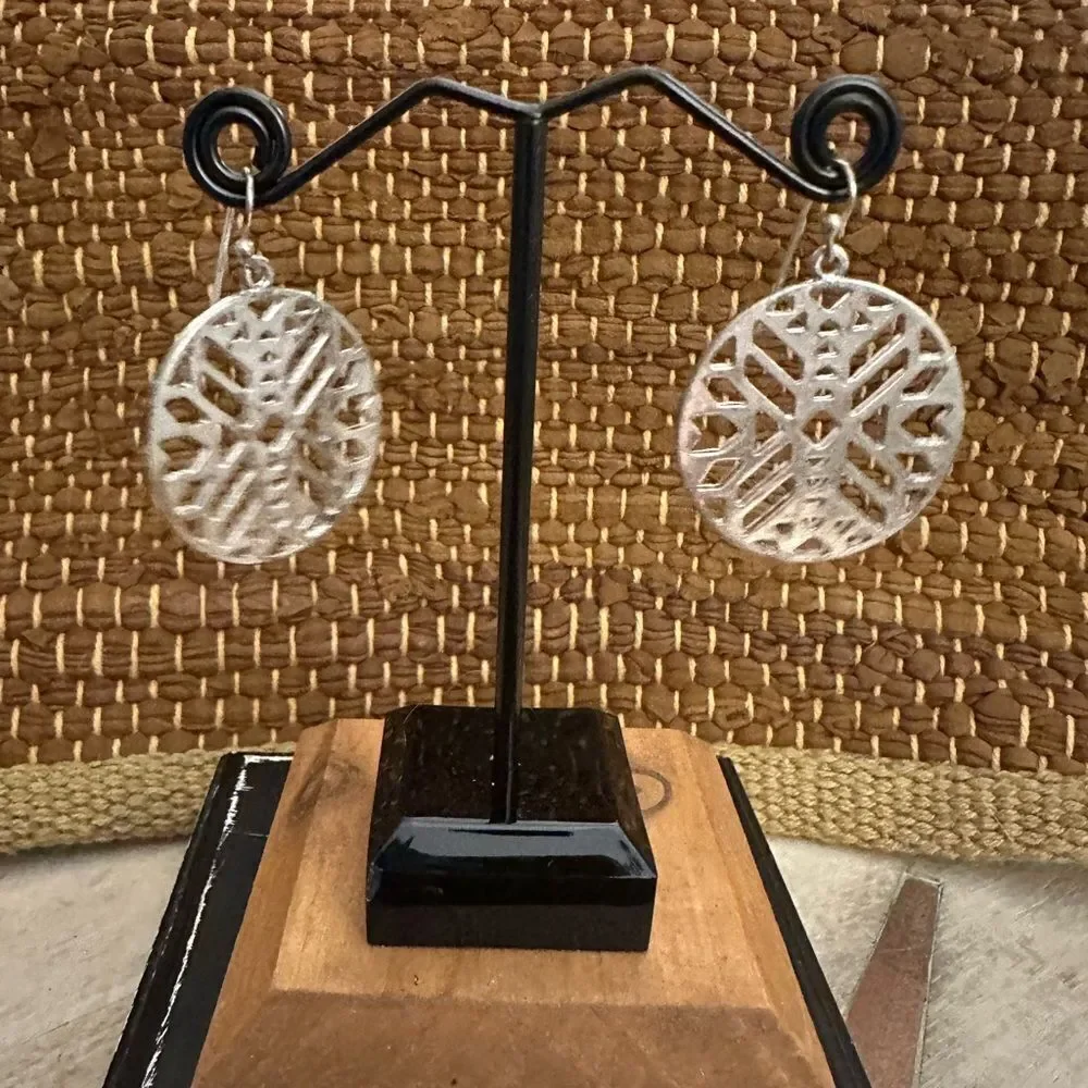 Chic Silver Filigree Earrings